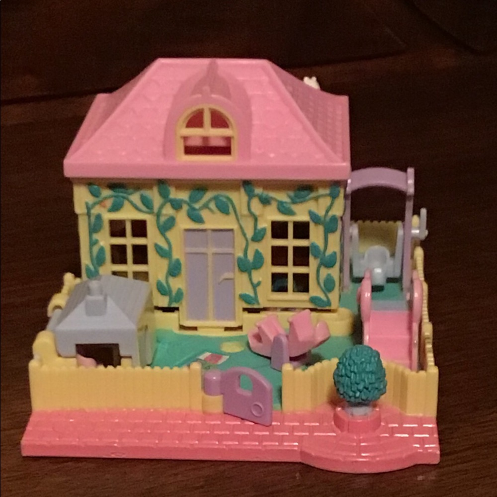 Vintage Polly’s (Pocket) Nursery /Tiny World 1994